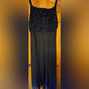 Gorgeous blue dress that shimmers and shines.